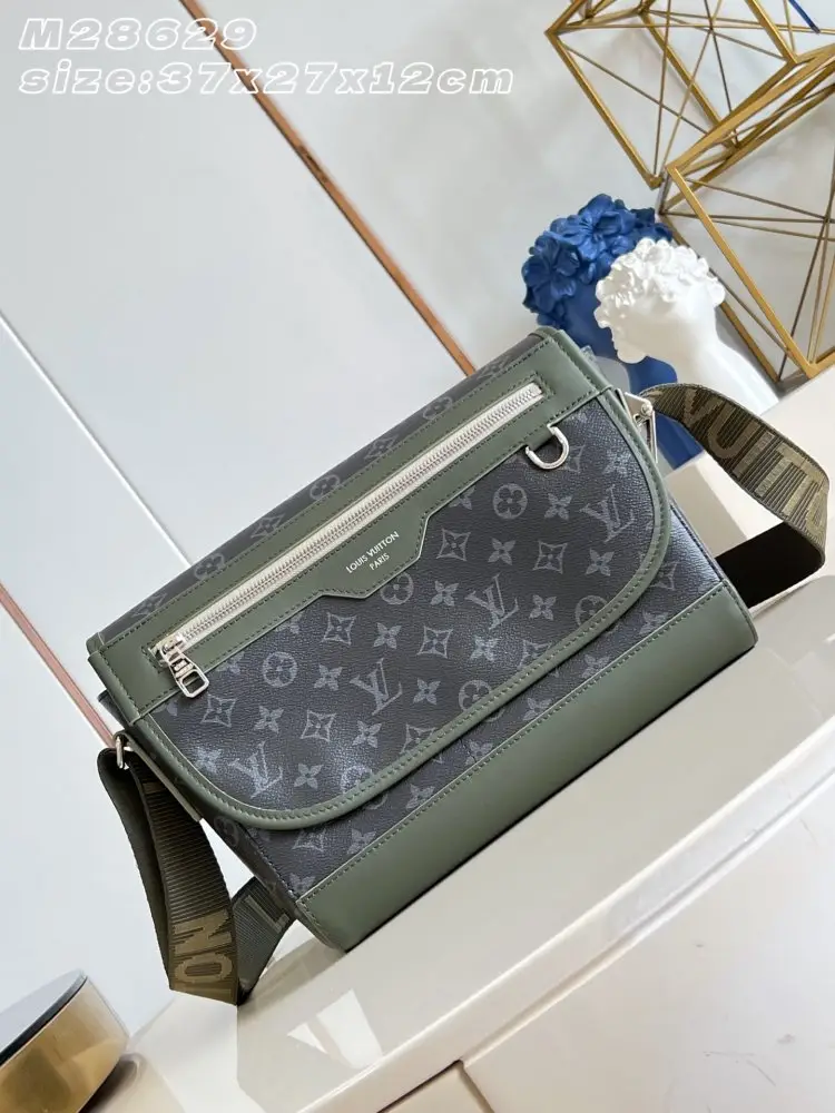 Louis Vuitton — Сумка мессенджер Courrier 37 см