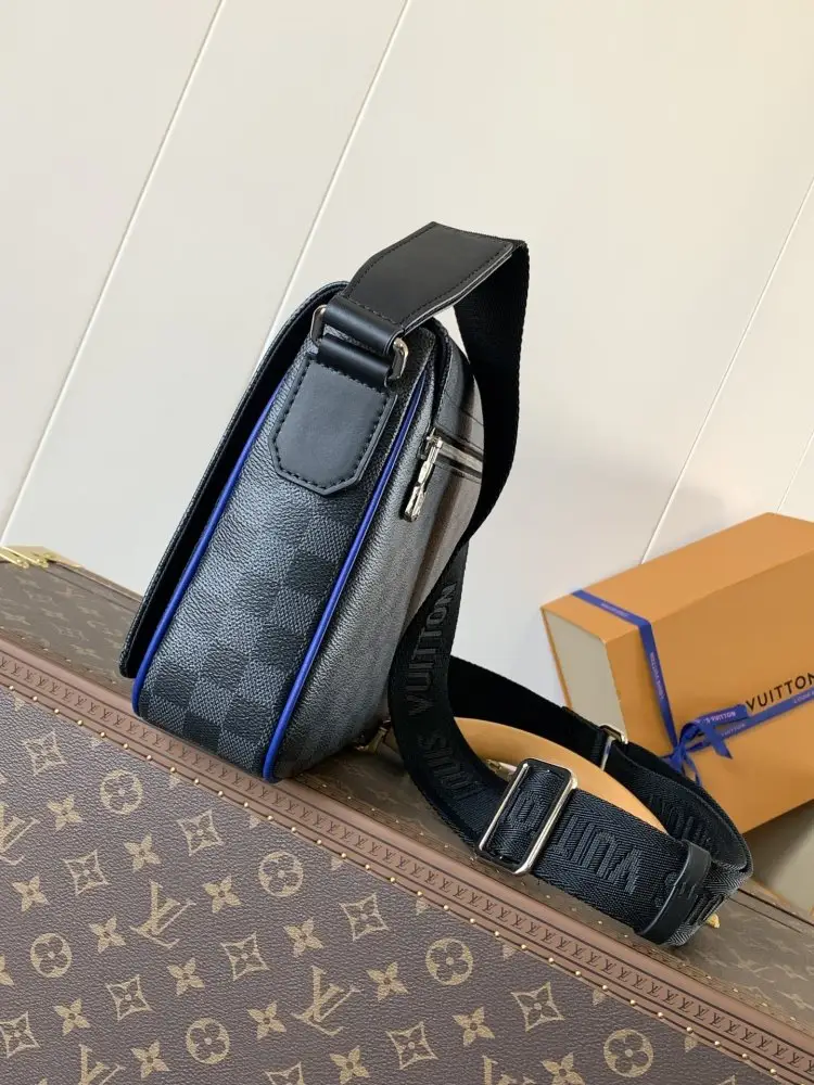 Louis Vuitton Сумка мессенджер District 26 см — Фото 2