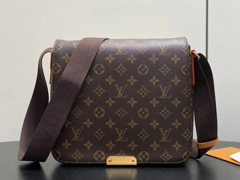 Louis Vuitton — Сумка месенджер M2A191 27 см