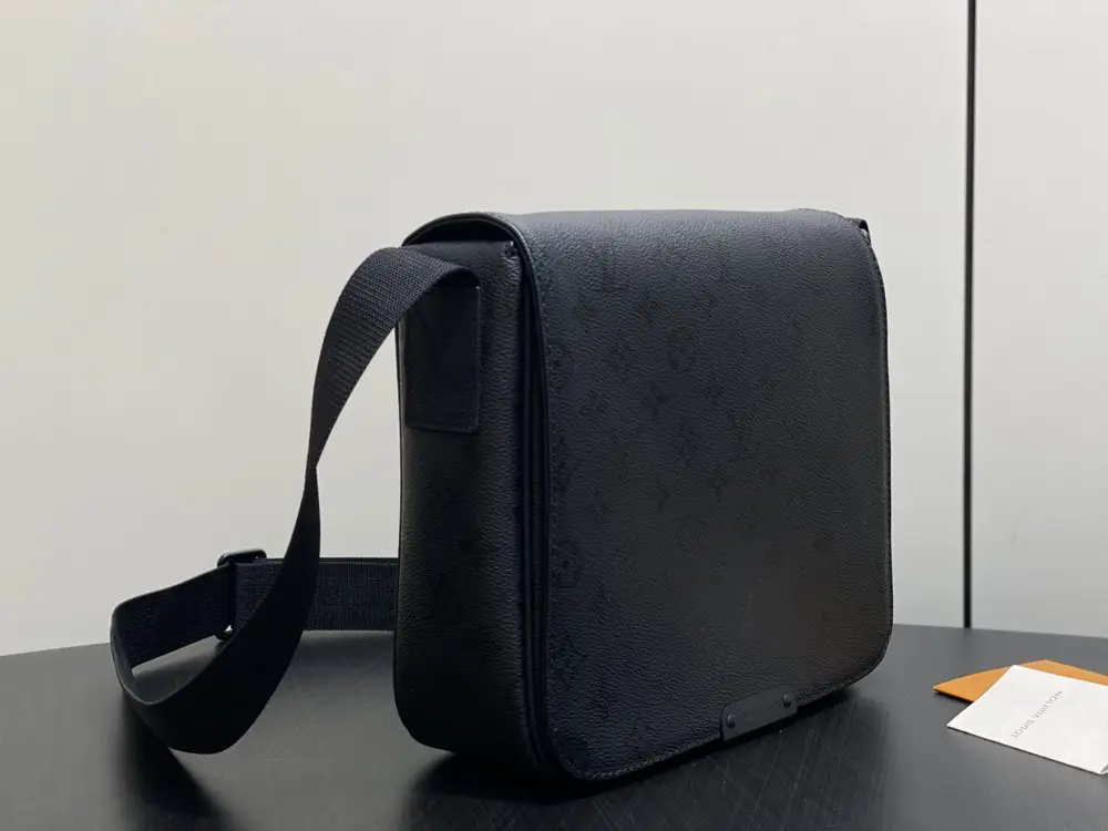 Louis Vuitton Сумка мессенджер M2A195 27 см — Фото 2