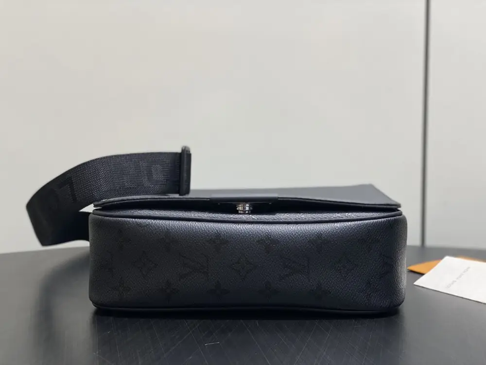 Louis Vuitton Сумка мессенджер M2A195 27 см — Фото 4