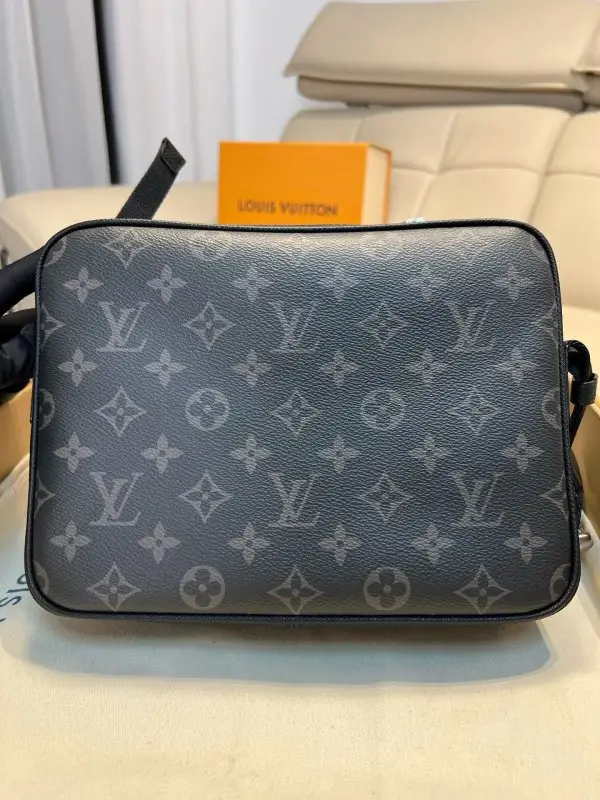 Louis Vuitton Сумка мессенджер M30233 — Фото 3