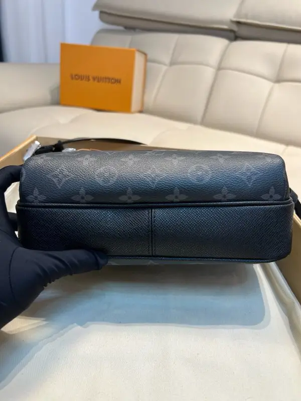 Louis Vuitton Сумка мессенджер M30233 — Фото 5