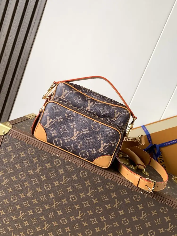 Louis Vuitton — Сумка месенджер Nil 25 см