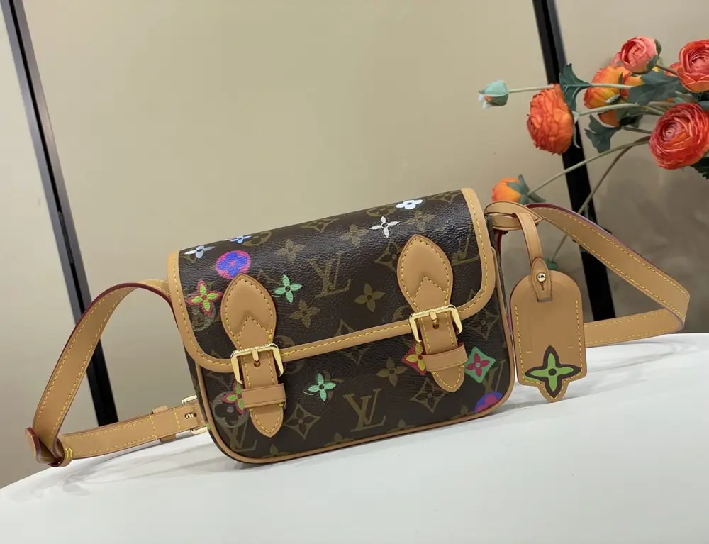 Louis Vuitton — A bag messenger SATCHEL 19 cm