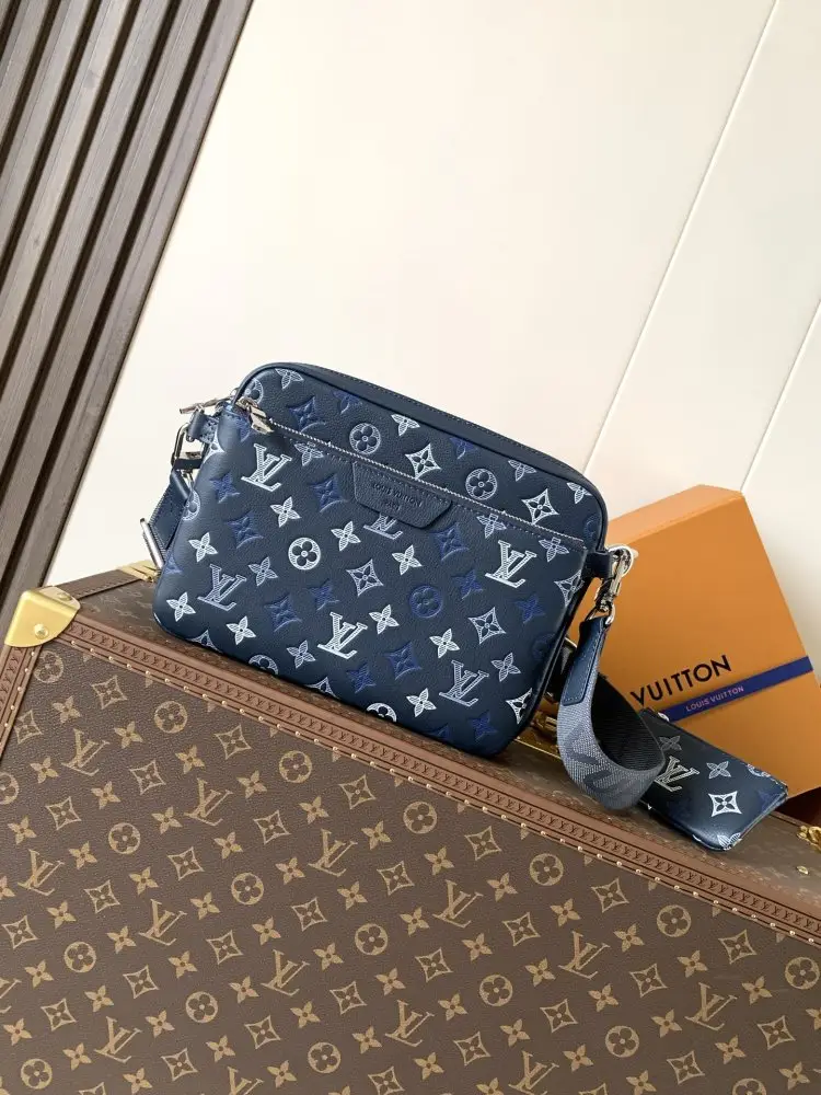Louis Vuitton — Сумка месенджер Trio 25 см