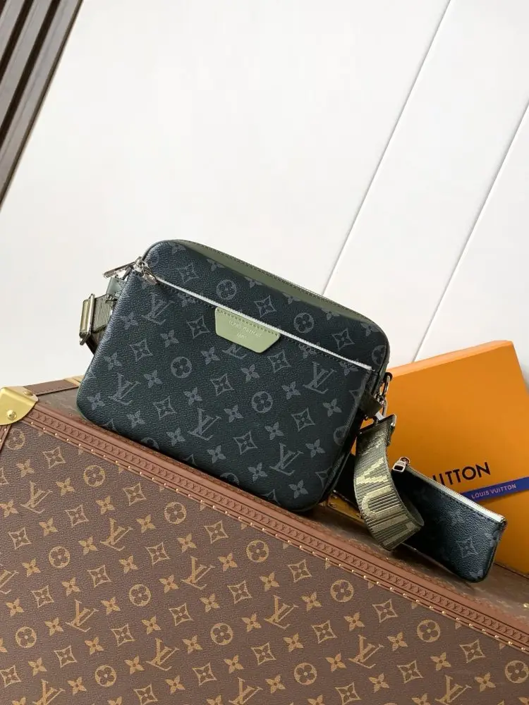 Louis Vuitton — Сумка месенджер Trio 25 см