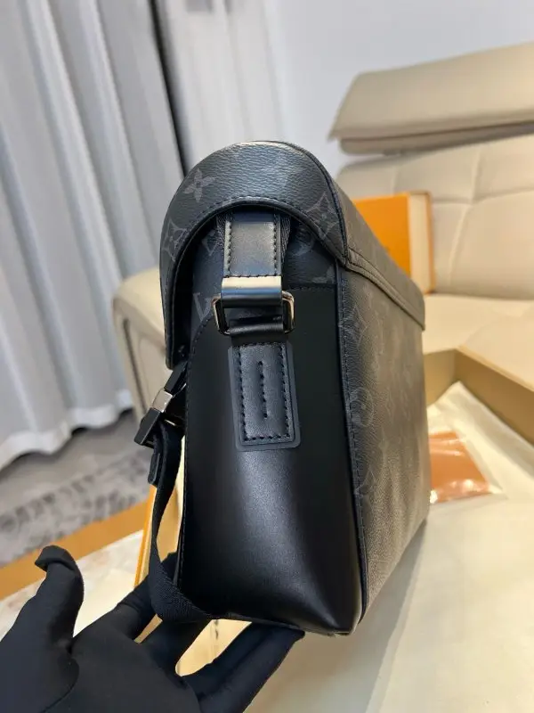 Louis Vuitton Сумка мессенджер Warrior — Фото 2