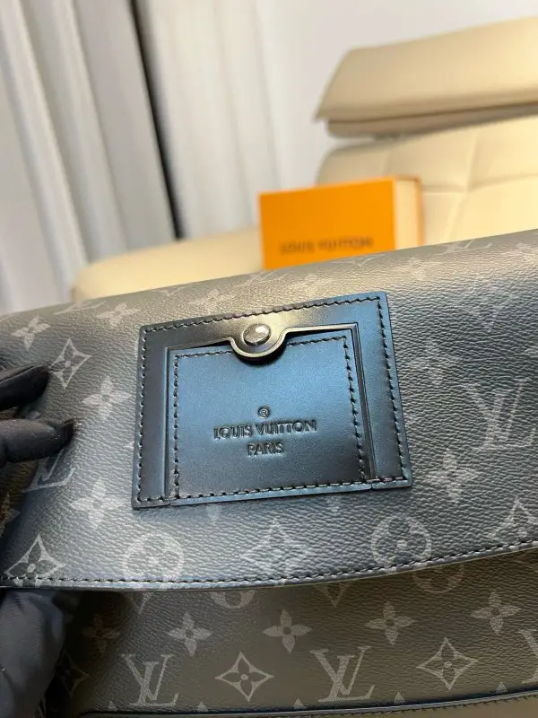 Louis Vuitton Сумка мессенджер Warrior — Фото 5