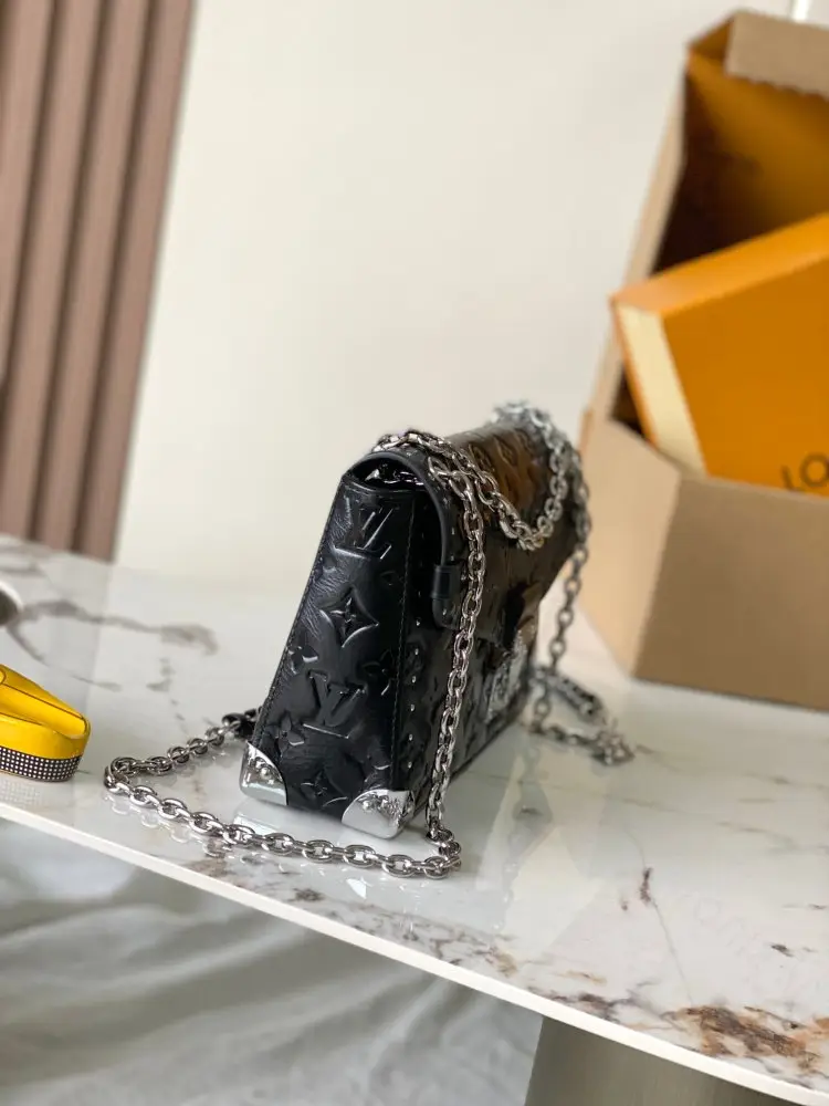 Louis Vuitton A bag Monogram Saga 16 cm — Photo 2