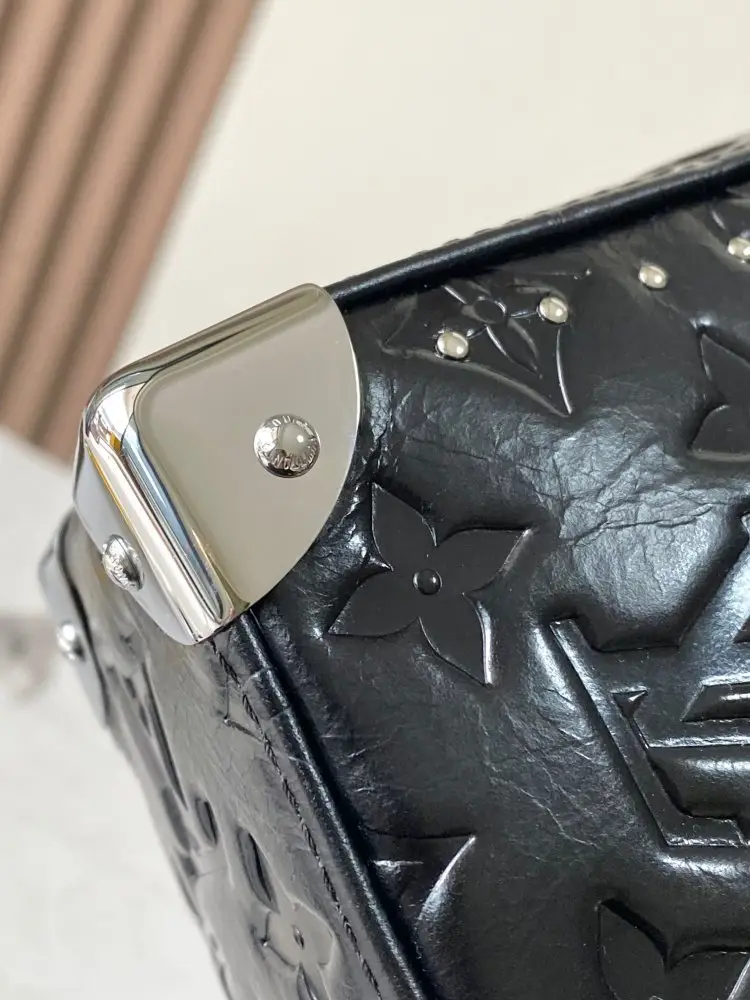 Louis Vuitton A bag Monogram Saga 16 cm — Photo 5