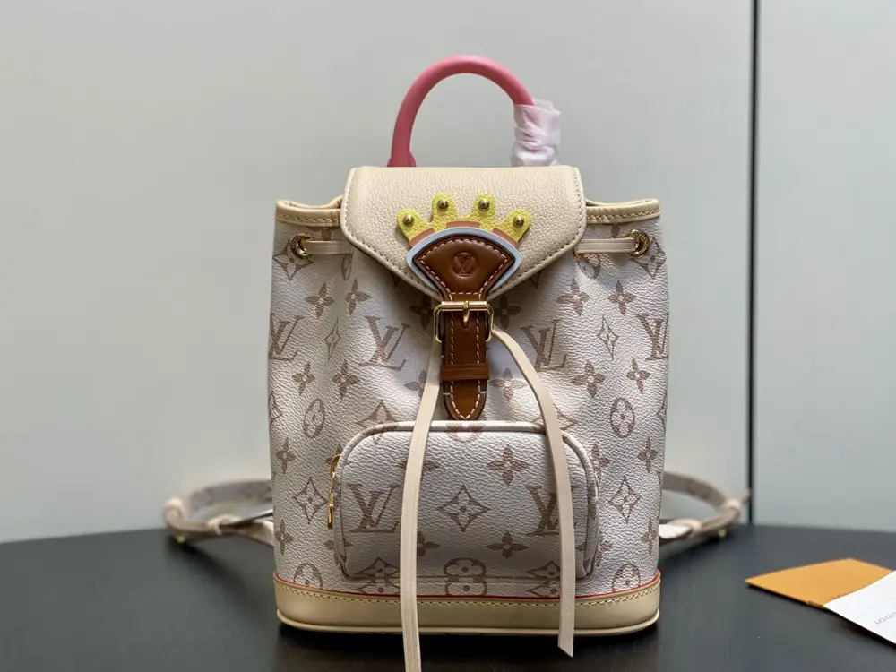 Louis Vuitton — A bag Montsouris M2A079 24 cm