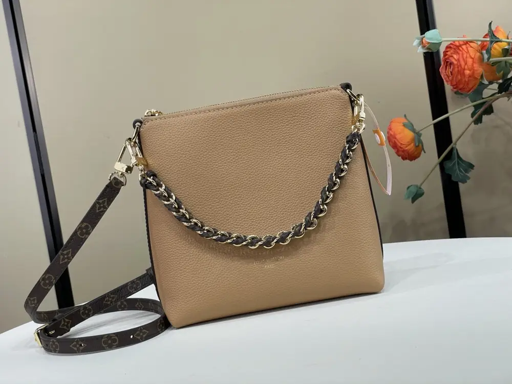 Louis Vuitton — Сумка Multipass 17 см