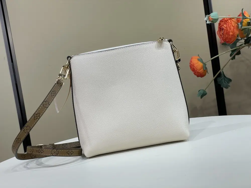 Louis Vuitton Сумка Multipass 17 см — Фото 3