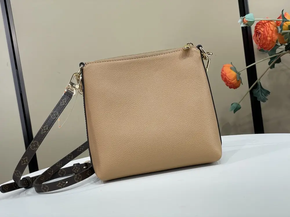 Louis Vuitton Сумка Multipass 17 см — Фото 3