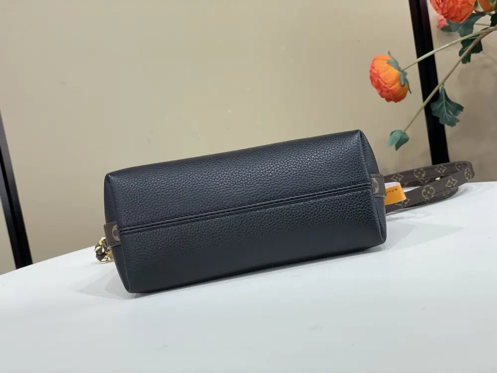 Louis Vuitton A bag Multipass 17 cm — Photo 4
