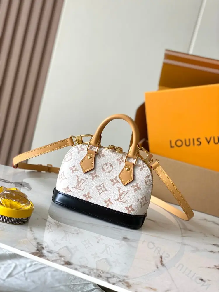 Louis Vuitton — Сумка Nano Alma 18 см
