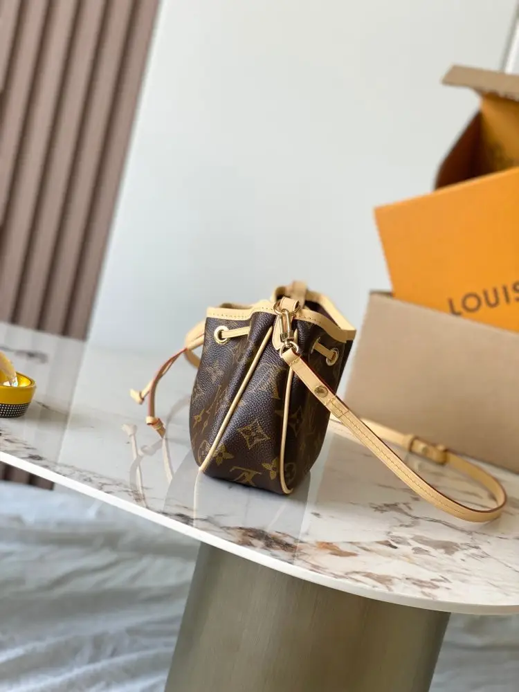 Louis Vuitton A bag NANO FRIVOLE 24 cm — Photo 2