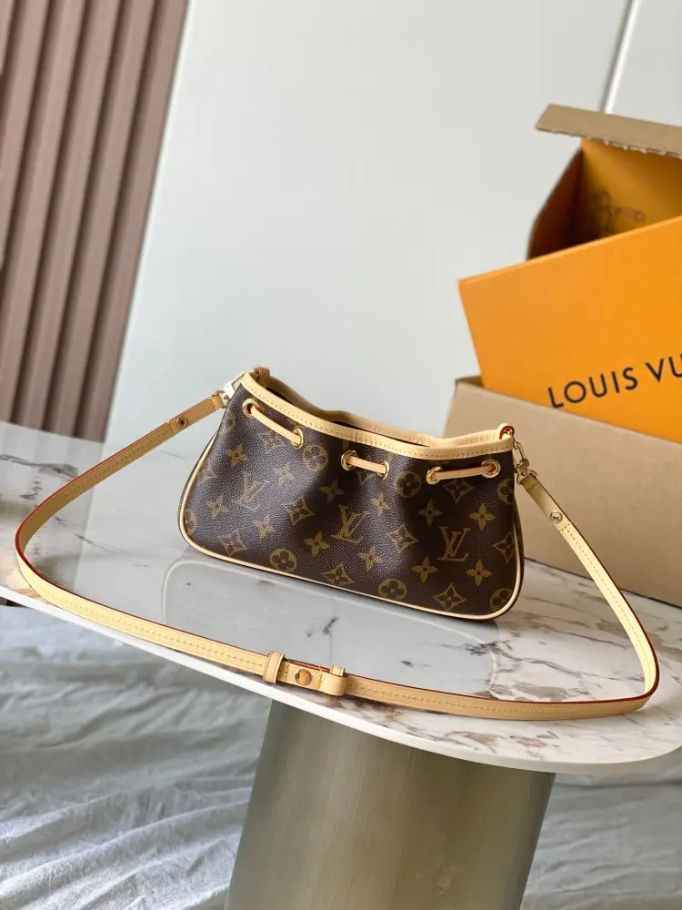 Louis Vuitton A bag NANO FRIVOLE 24 cm — Photo 3