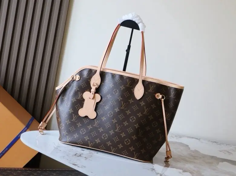 Louis Vuitton — Сумка Neverfull 31 см