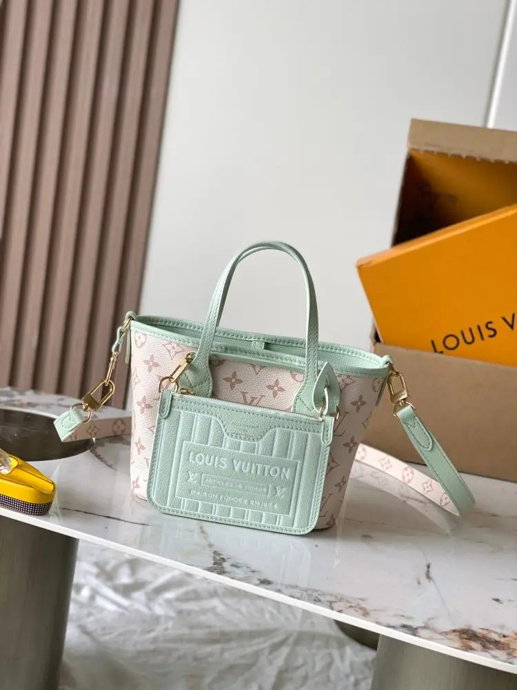 Louis Vuitton — Сумка Neverfull Bandouliere Inside Out BB