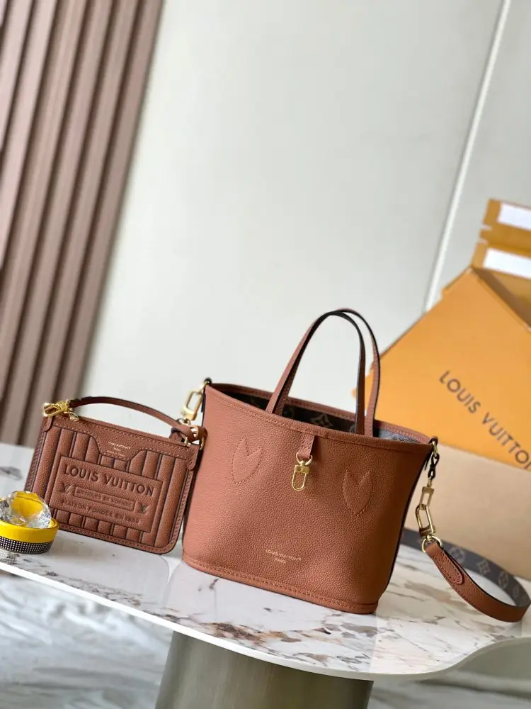 Louis Vuitton A bag Neverfull Bandouliere Inside Out BB — Photo 2
