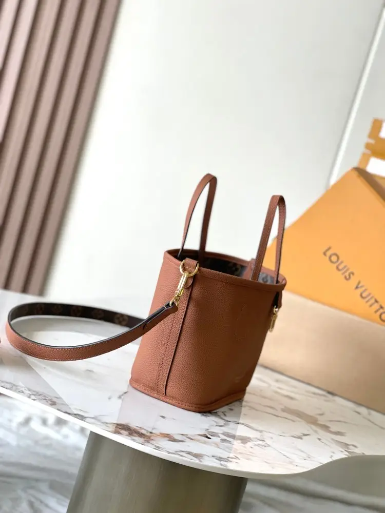 Louis Vuitton A bag Neverfull Bandouliere Inside Out BB — Photo 3