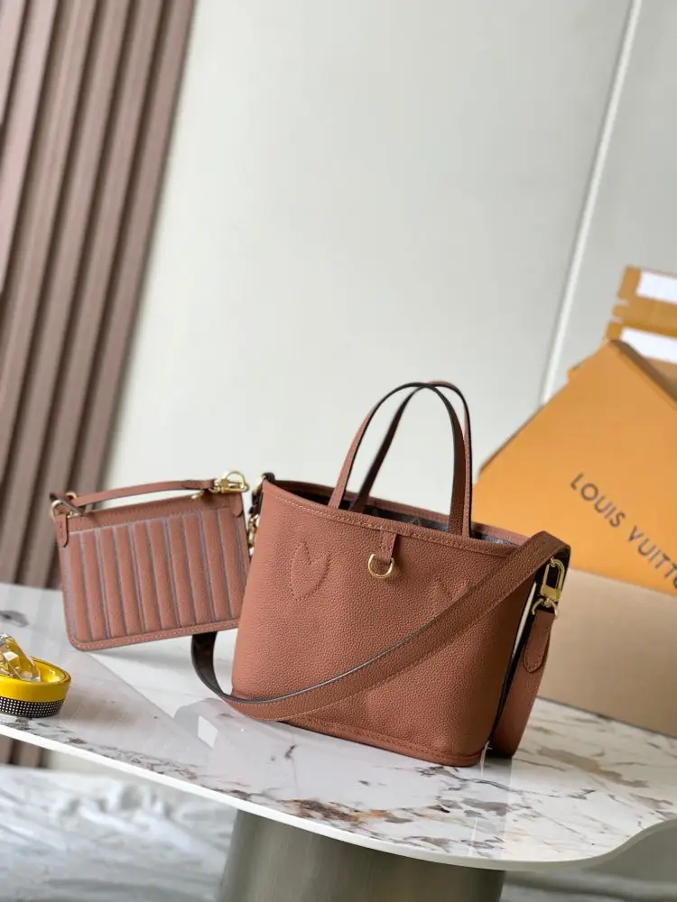 Louis Vuitton A bag Neverfull Bandouliere Inside Out BB — Photo 4
