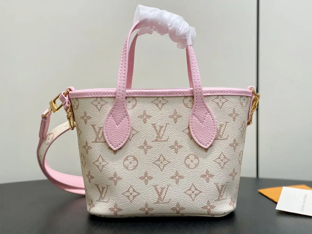 Louis Vuitton — Сумка Neverfull Inside Out BB 26 см