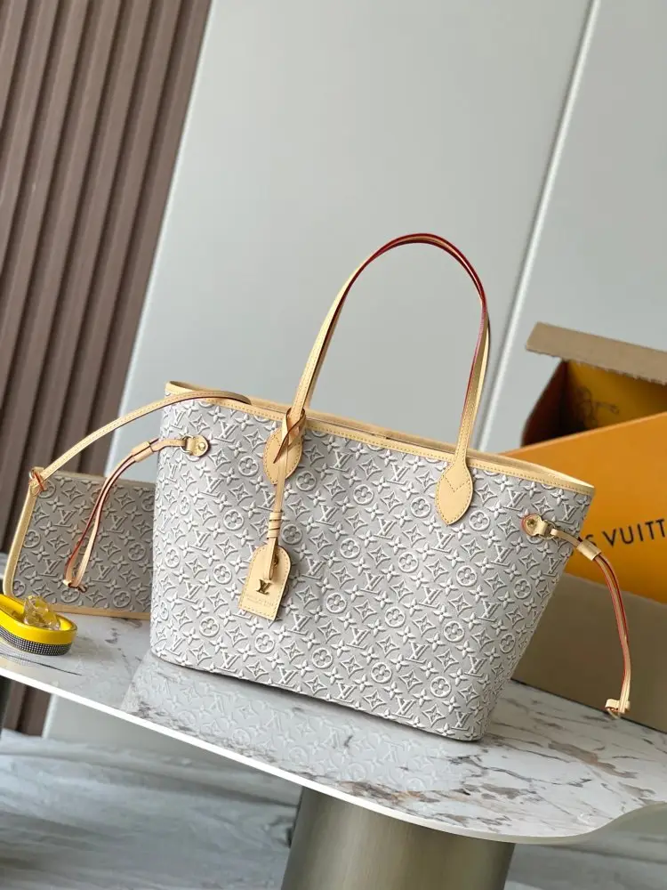 Louis Vuitton — Сумка Neverfull MM 31 см