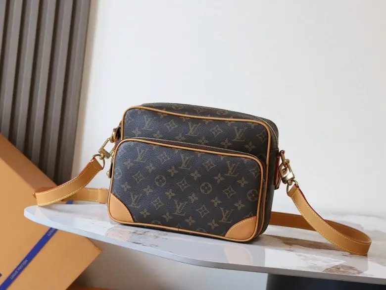Louis Vuitton — Сумка Nil 28 см