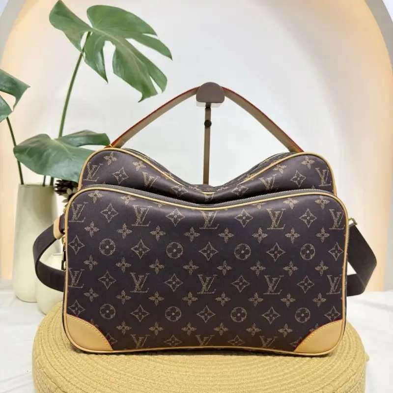 Louis Vuitton — A bag NIL Extra Large 37 cm