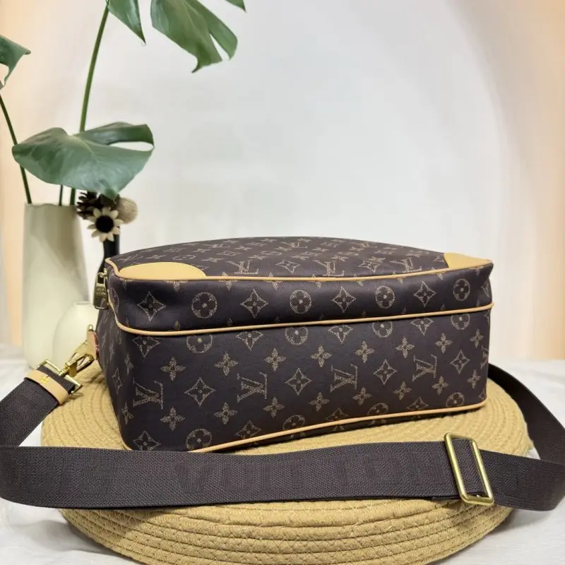 Louis Vuitton A bag NIL Extra Large 37 cm — Photo 4