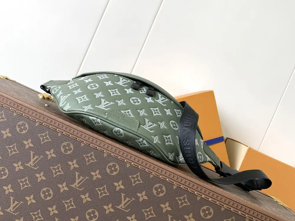 Louis Vuitton A bag on belt Discovery 44 cm — Photo 4