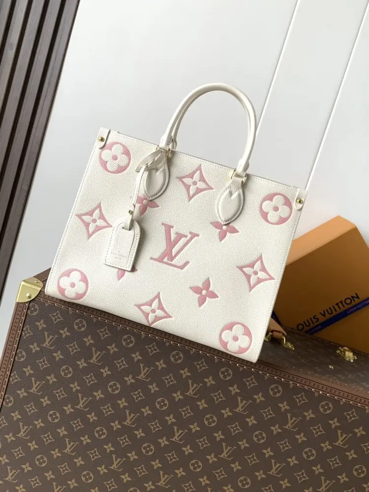 Louis Vuitton — A bag OnTheGo 35 cm