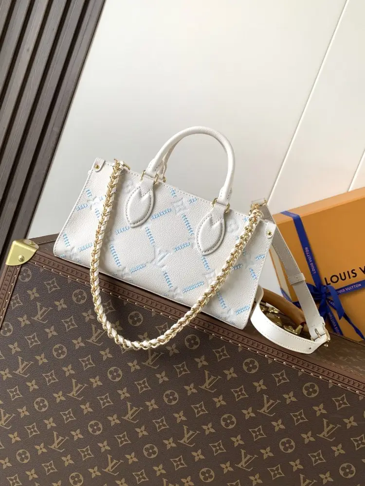 Louis Vuitton — A bag OnTheGo East West 25 cm