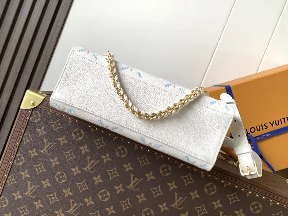 Louis Vuitton A bag OnTheGo East West 25 cm — Photo 4