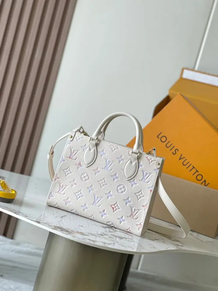 Louis Vuitton — Сумка OnTheGo шкіряна 25 см