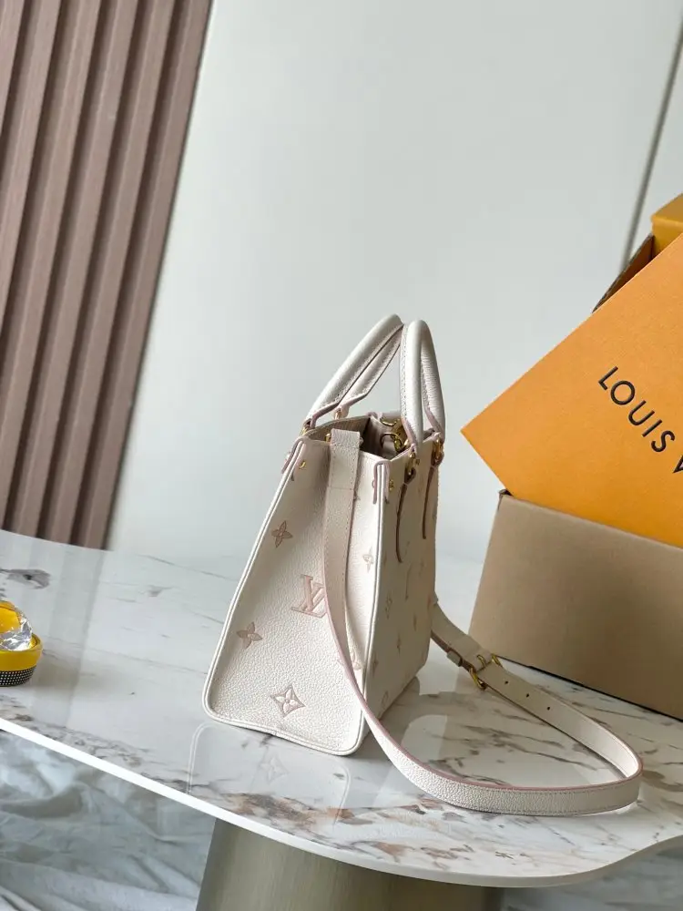 Louis Vuitton A bag OnTheGo leather 25 cm — Photo 2