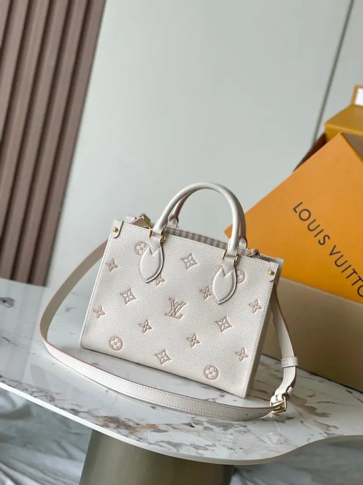 Louis Vuitton A bag OnTheGo leather 25 cm — Photo 3
