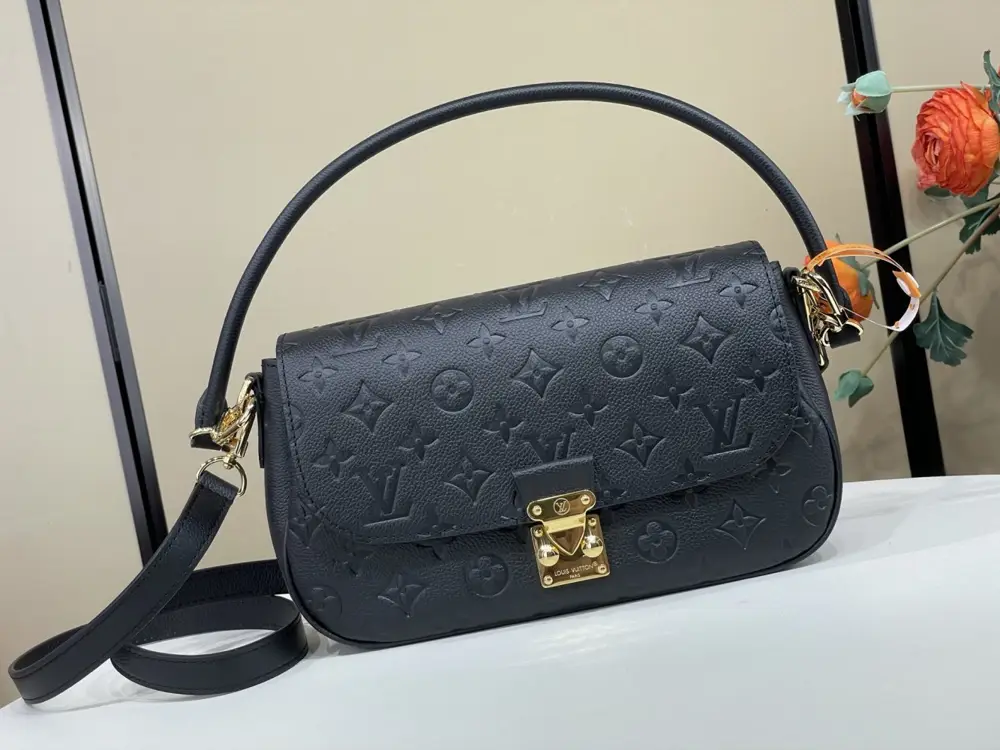 Louis Vuitton — Сумка POCHETTE MÉTIS SOFT 25 см