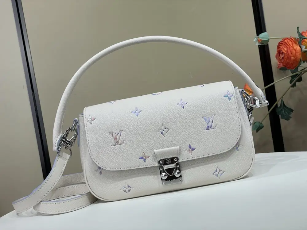 Louis Vuitton — Сумка POCHETTE MÉTIS SOFT 25 см