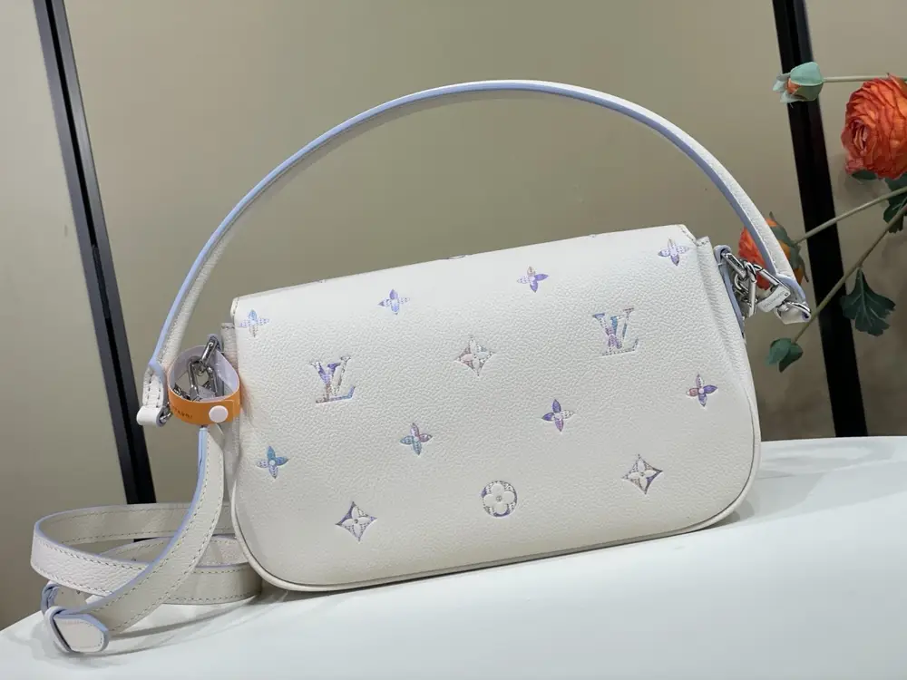 Louis Vuitton Сумка POCHETTE MÉTIS SOFT 25 см — Фото 2