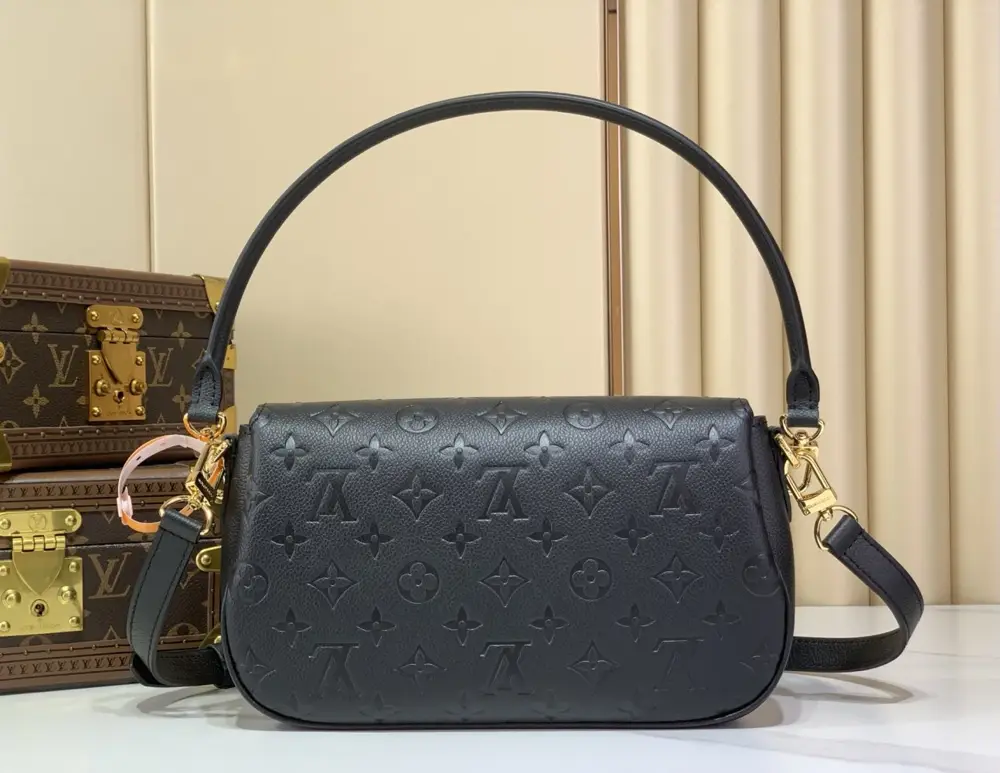 Louis Vuitton A bag POCHETTE MÉTIS SOFT 25 cm — Photo 3