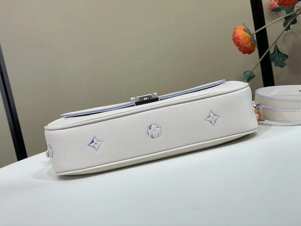 Louis Vuitton Сумка POCHETTE MÉTIS SOFT 25 см — Фото 4