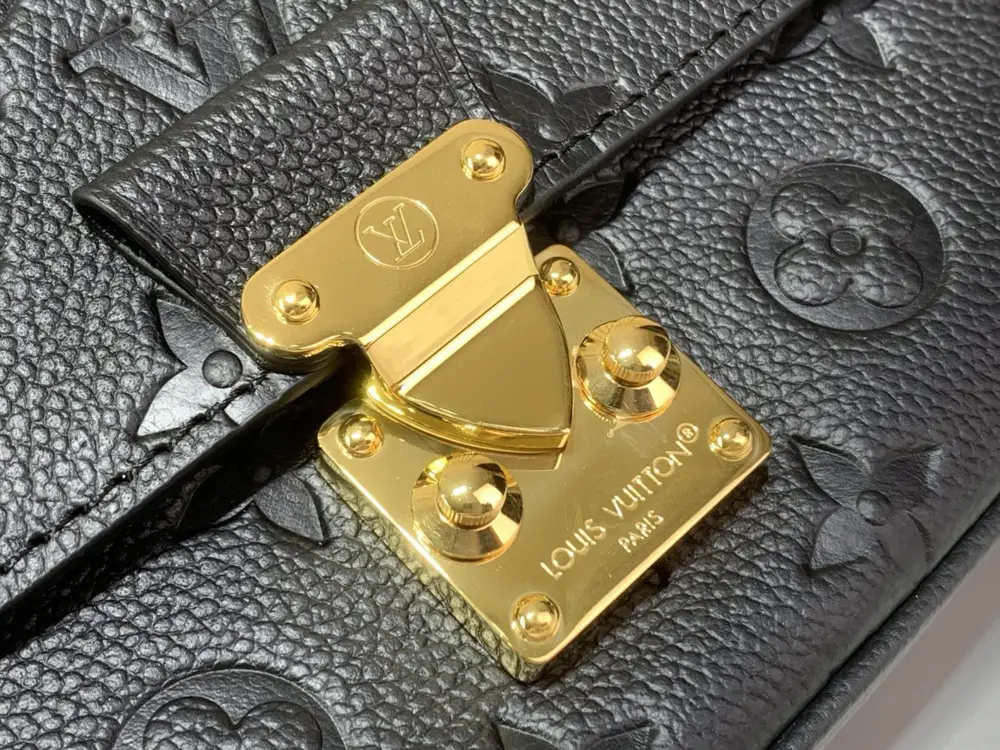 Louis Vuitton A bag POCHETTE MÉTIS SOFT 25 cm — Photo 5