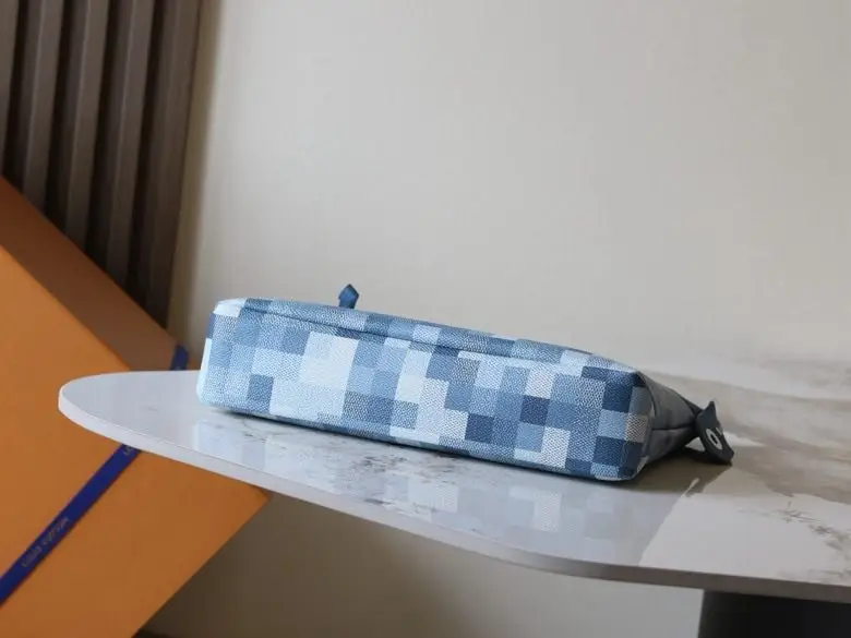 Louis Vuitton Сумка Pochette Voyage Souple 30 см — Фото 2