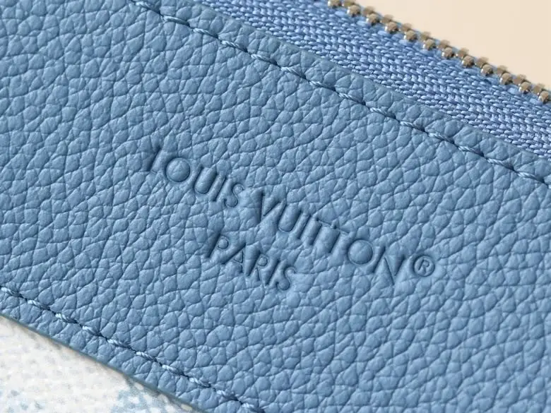 Louis Vuitton Сумка Pochette Voyage Souple 30 см — Фото 3