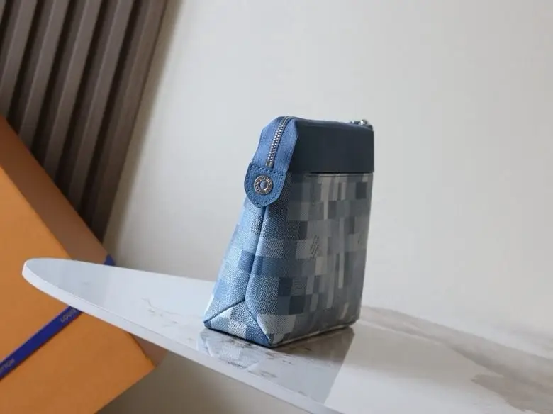 Louis Vuitton Сумка Pochette Voyage Souple 30 см — Фото 5