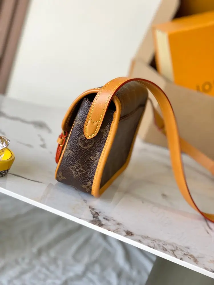 Louis Vuitton A bag purse M26805 19 cm — Photo 2